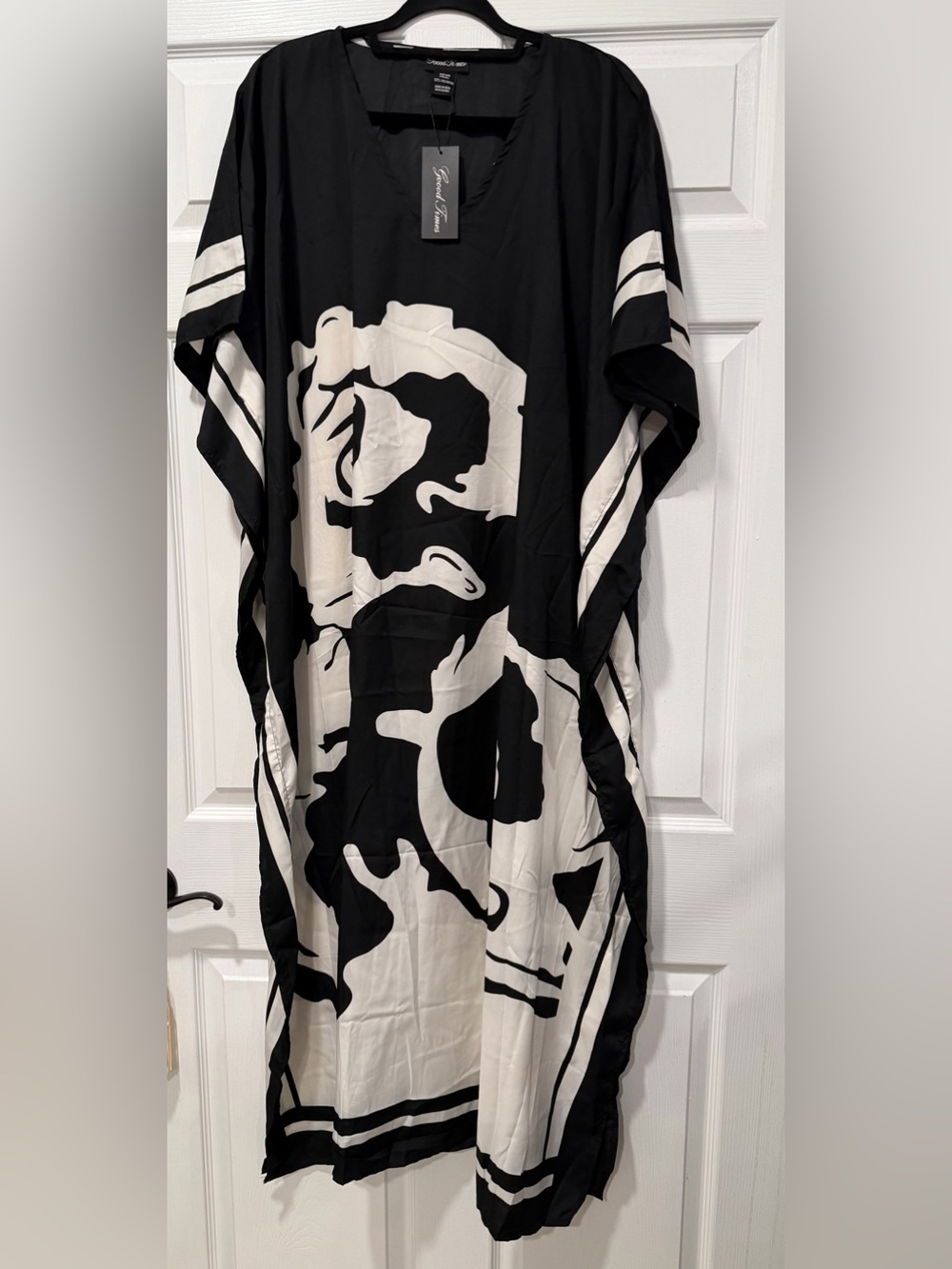 NWT Good Times Women One-Size-Fits-All Black & White Kimono Style Maxi Dress